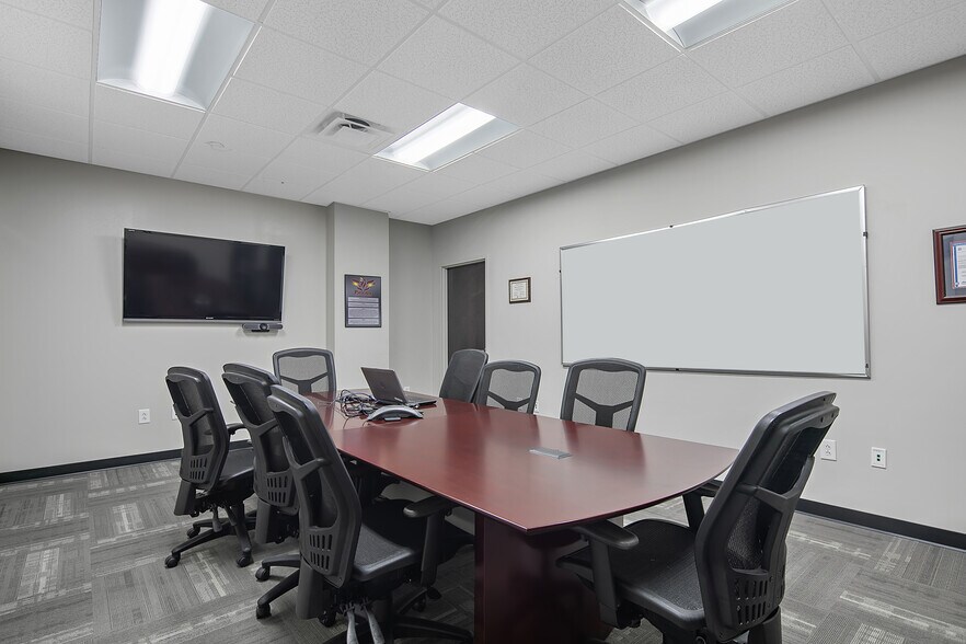 More Photos Of 2847 Bridgewood Dr, Fayetteville Office For Sale