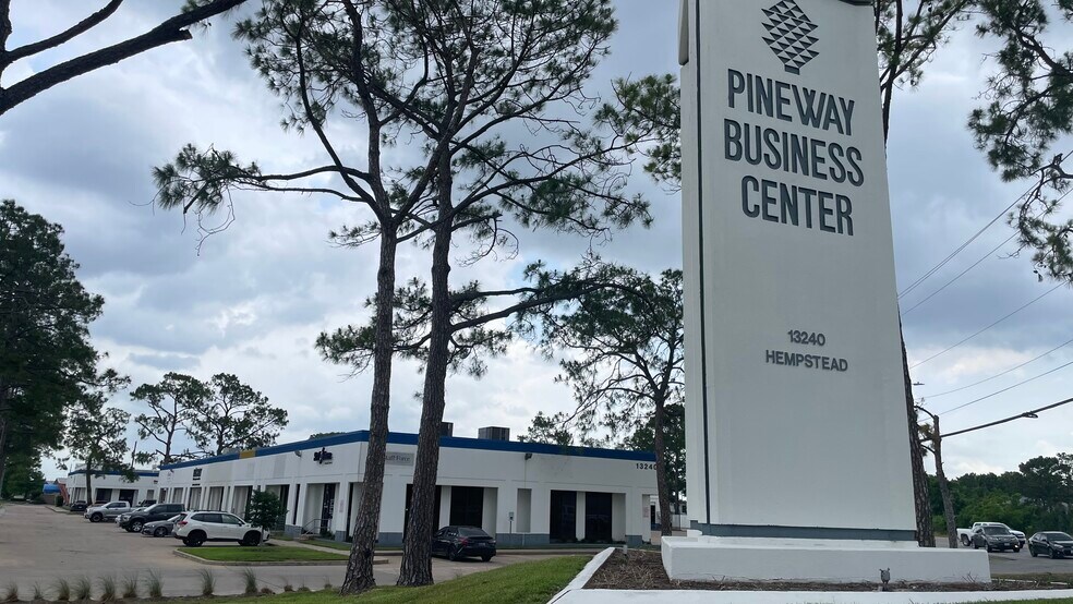 More Photos Of 13230 Hempstead Hwy, Houston Showroom For Lease