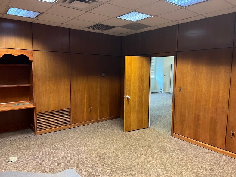 More Photos Of 272 Main Street, Nicholson Office For Sale