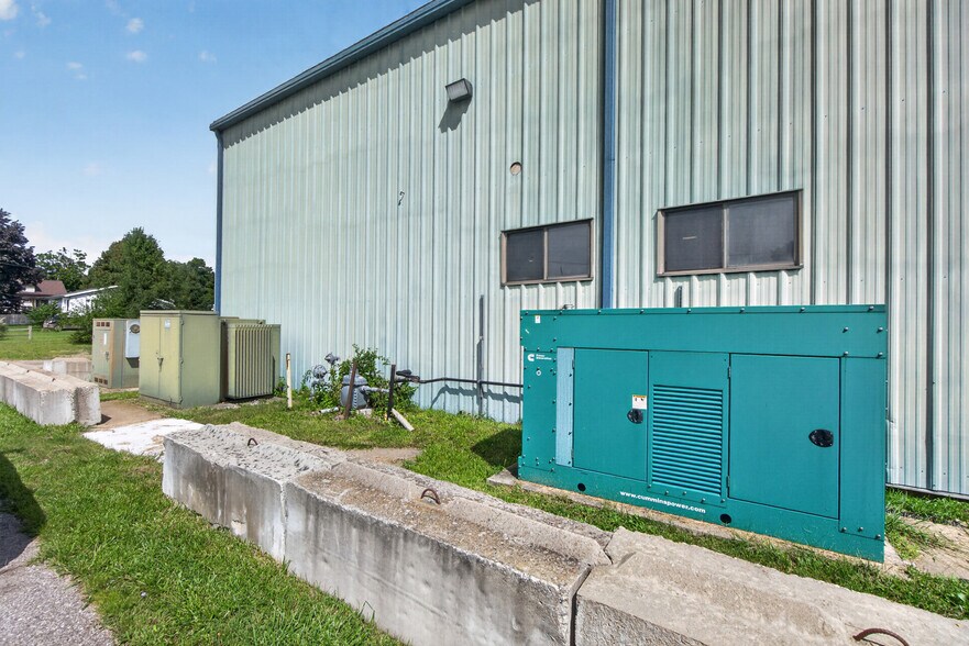 More Photos Of 211 Mill St, Springport Light Distribution For Sale