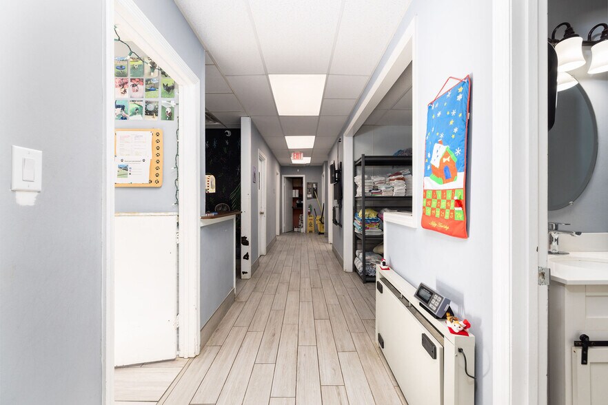 More Photos Of 5617 Dorchester Rd, North Charleston Veterinarian Kennel For Lease