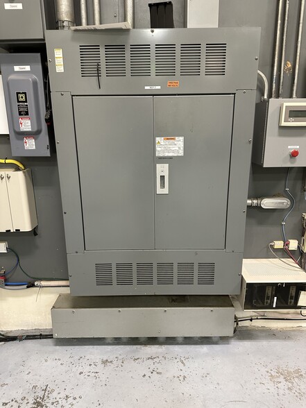 More Photos Of 2111 E 17th St, Des Moines Warehouse For Sale