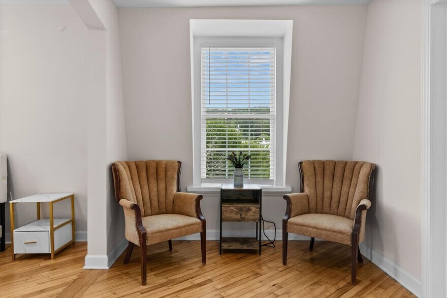 More Photos Of 509 W Main St, Fries Hotel For Sale