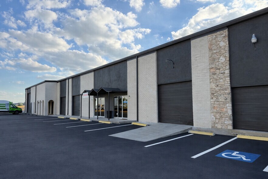 Primary Photo Of 314 E Nakoma St, San Antonio Unknown For Lease