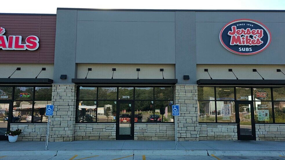 More Photos Of 3070-3094 Floyd Blvd, Sioux City Flex For Lease