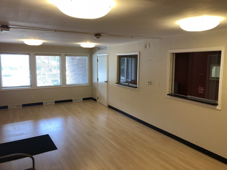 More Photos Of 1525 Wampanoag Trl, East Providence Medical For Lease