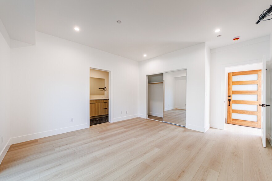 More Photos Of 5209 W 20th St, Los Angeles Multifamily For Sale