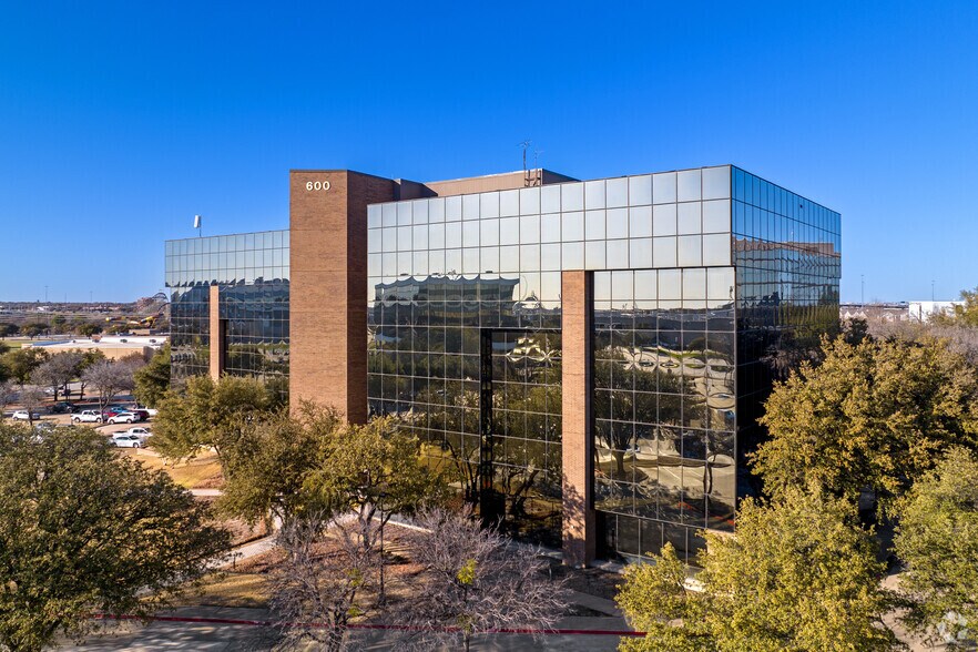 More Photos Of 600 Six Flags Dr, Arlington Office For Lease