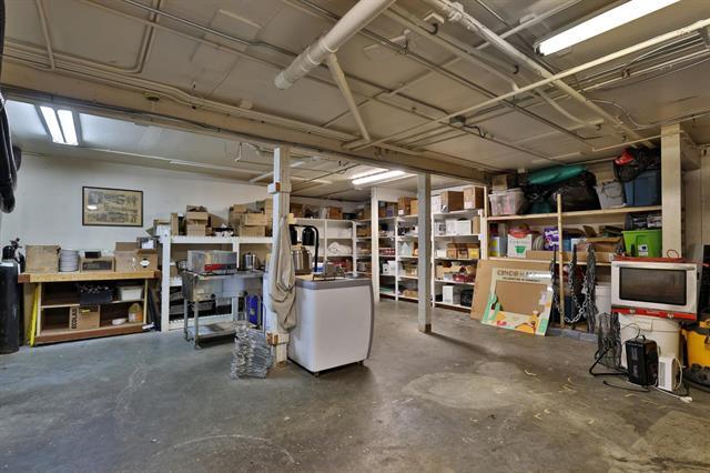 More Photos Of 20 Public Way, Quechee Restaurant For Sale