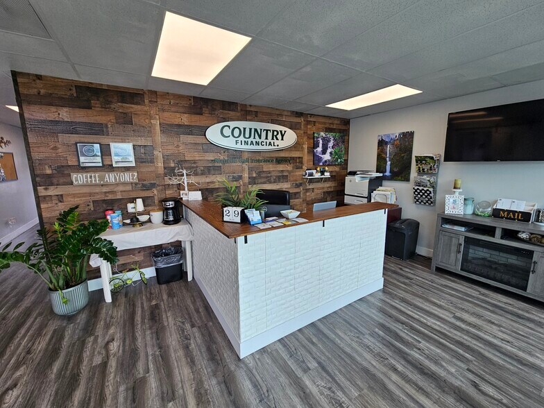 More Photos Of 717 Vandercook Way, Longview Storefront For Lease