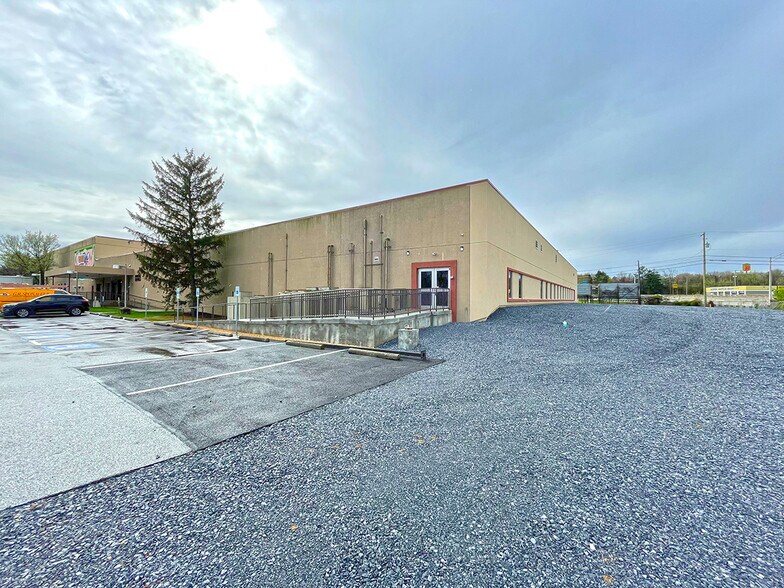 More Photos Of 471 JPL Wick Dr, Harrisburg Manufacturing For Lease