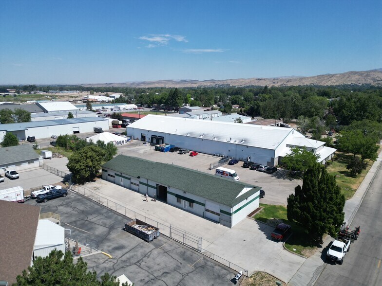 More Photos Of 218 E 50th St, Garden City Warehouse For Lease