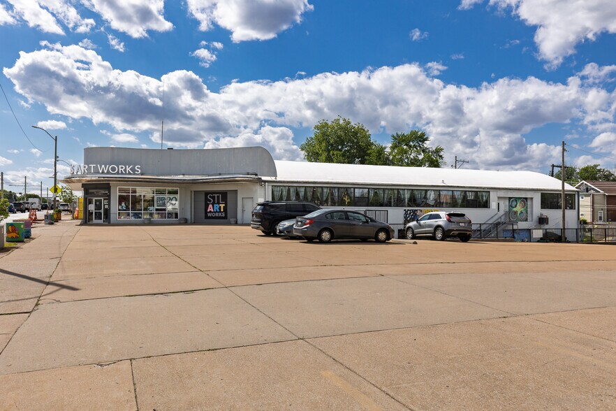 More Photos Of 5951 Delmar Blvd, Saint Louis Freestanding For Sale