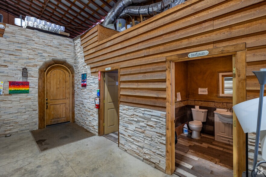 More Photos Of 11734 Schriber Rd, Buda Warehouse For Lease