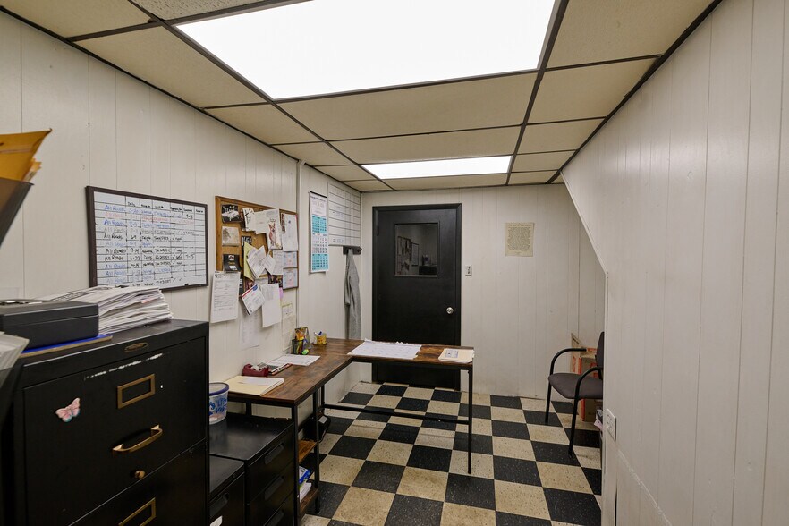 More Photos Of 7464 Sharon Mercer Rd, Mercer General Retail For Sale