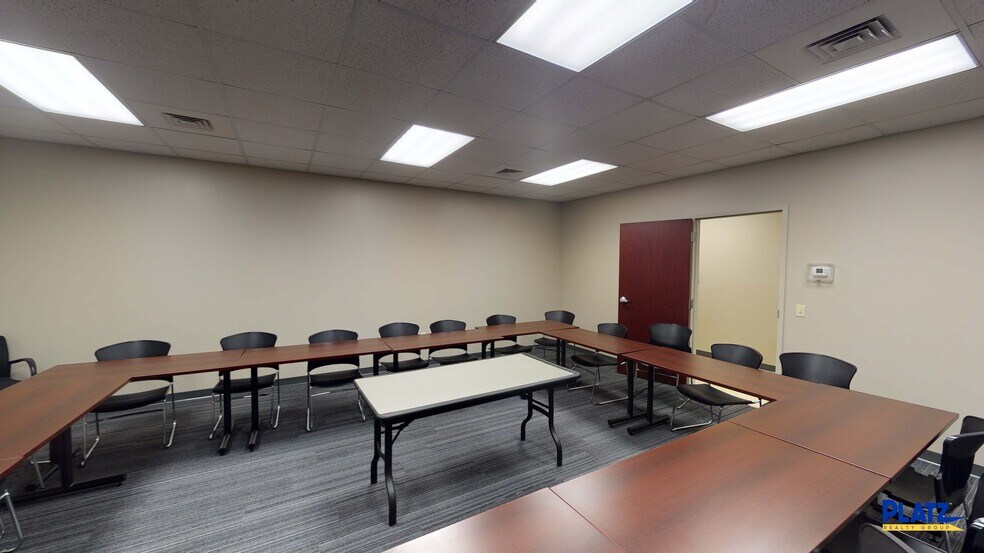 More Photos Of 7206 Market St, Boardman Office For Sale