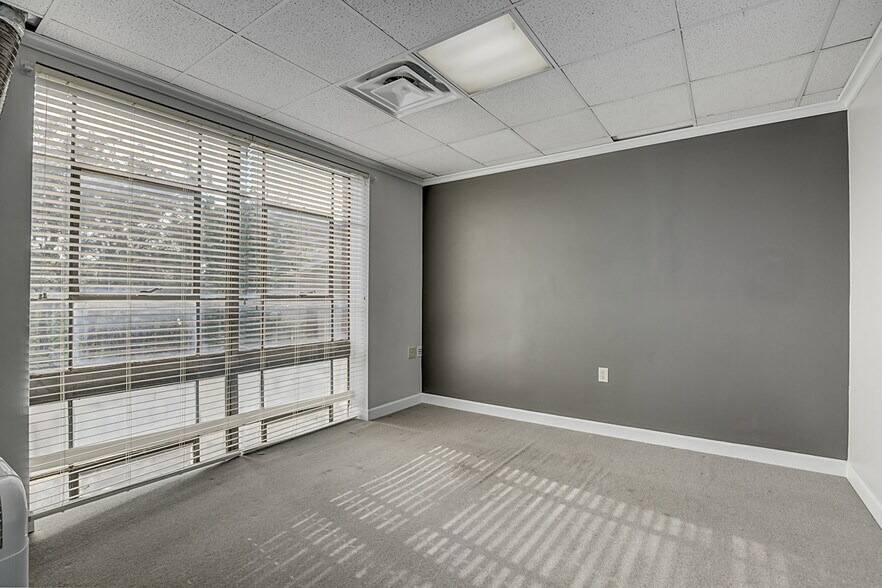 More Photos Of 118 W 5th St, Covington Loft Creative Space For Sale