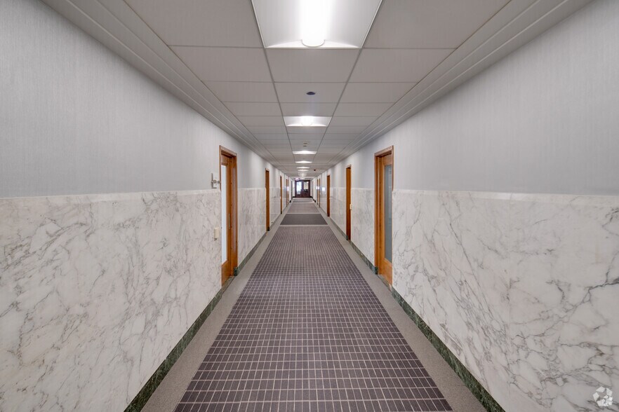 More Photos Of 135 S LaSalle St, Chicago Office For Lease