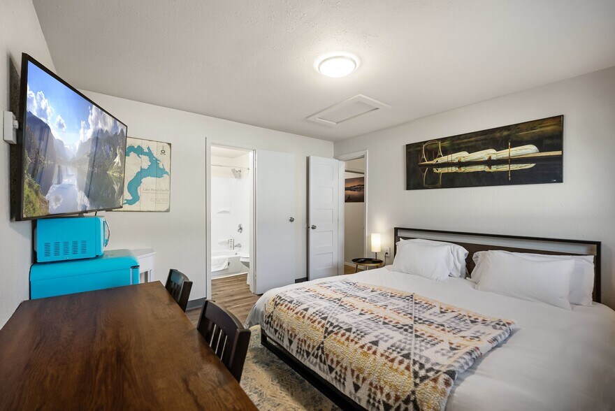 More Photos Of 501 N 4th Ave, Sandpoint Hotel For Sale