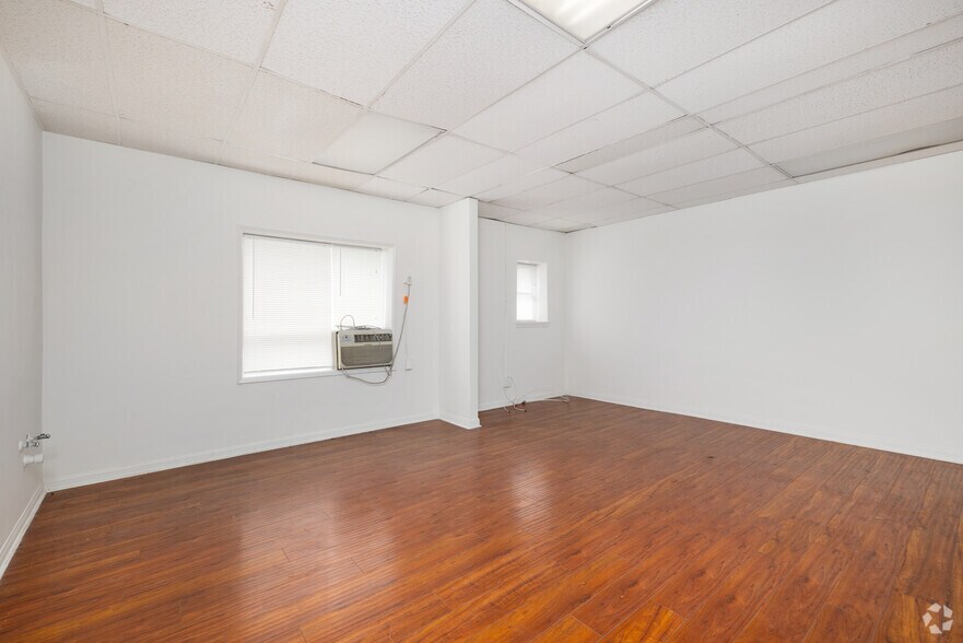 More Photos Of 8228 W Sunset Blvd, Los Angeles Office For Lease