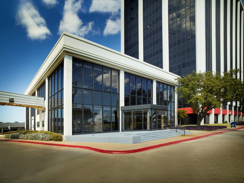Primary Photo Of 1111 W Mockingbird Ln, Dallas Office For Lease