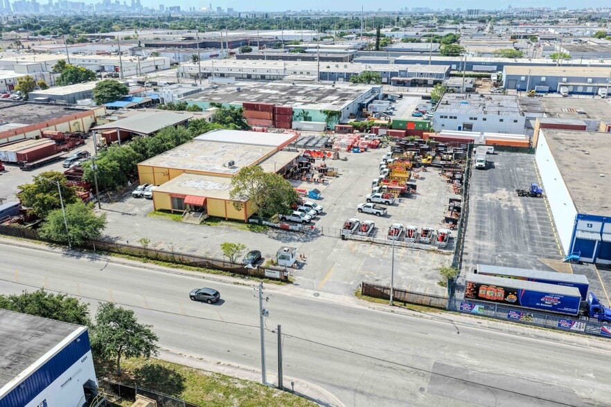 More Photos Of 3570 NW 62nd St, Miami Warehouse For Lease