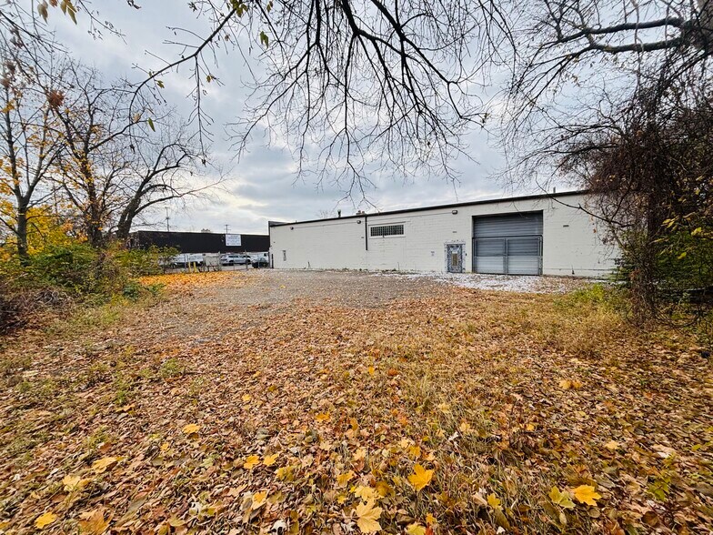 More Photos Of 5616-5618 Van Born Ct, Dearborn Heights Warehouse For Lease