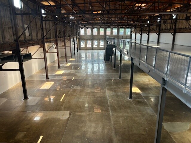 More Photos Of 1325 Quincy St NE, Minneapolis Loft Creative Space For Lease