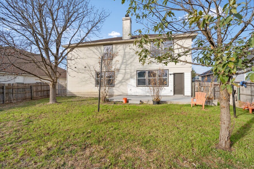 More Photos Of 113 Holmstrom St, Hutto Specialty For Sale