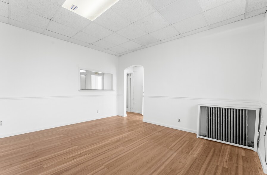 More Photos Of 5716 Myrtle Ave, Ridgewood Storefront Retail Office For Lease