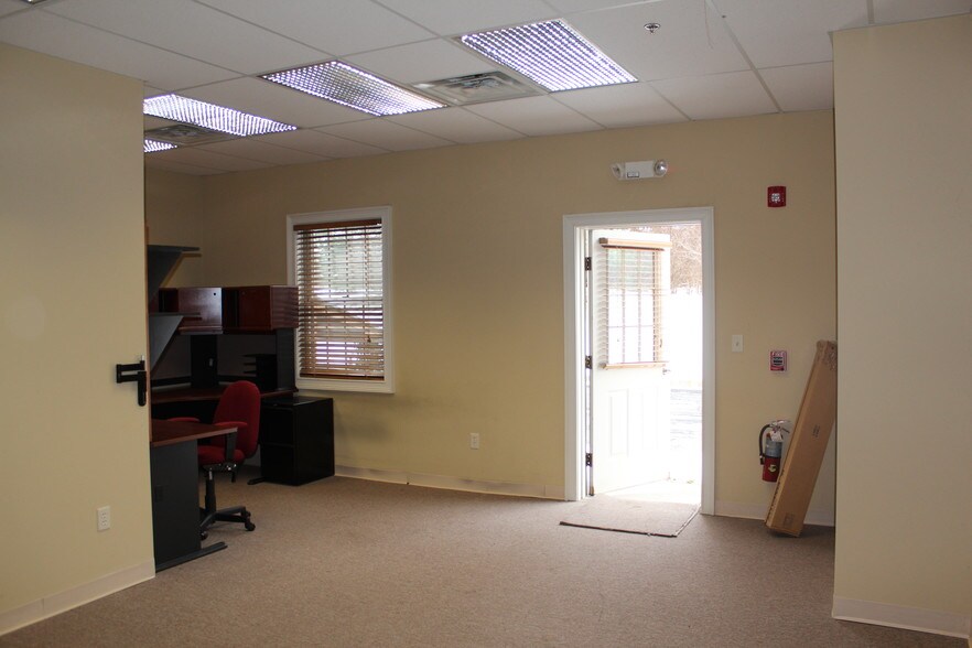 More Photos Of 1456 Ferry Rd, Doylestown Office For Sale
