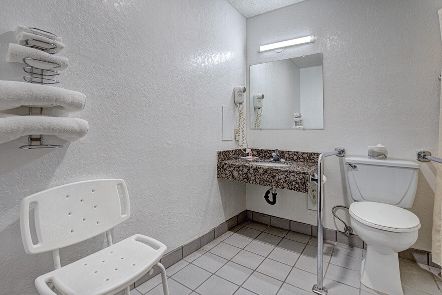 More Photos Of 101 W Phoenix St, Payson Hotel For Sale