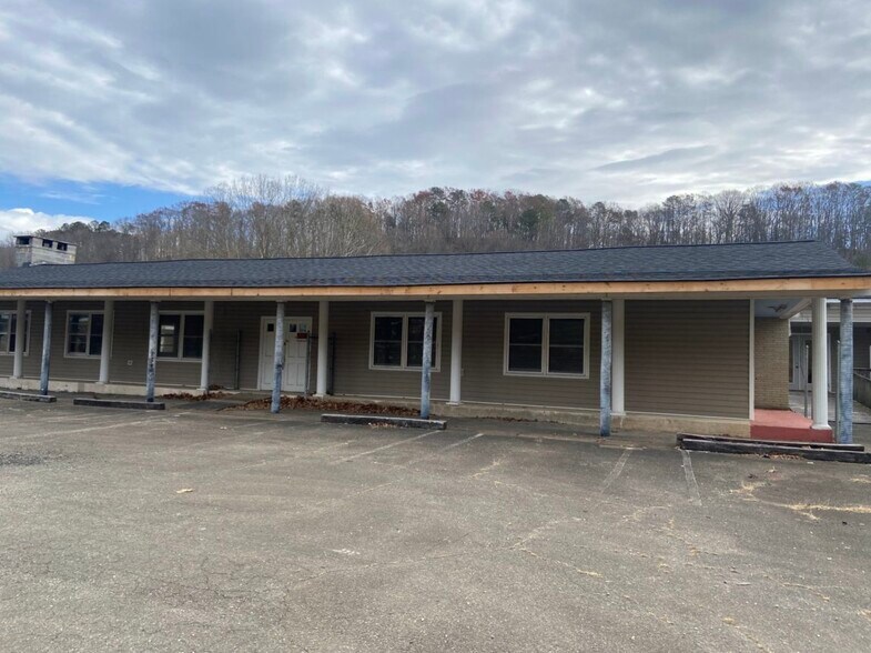 More Photos Of 8091 Old Highway 5 S, Talking Rock Light Distribution For Sale