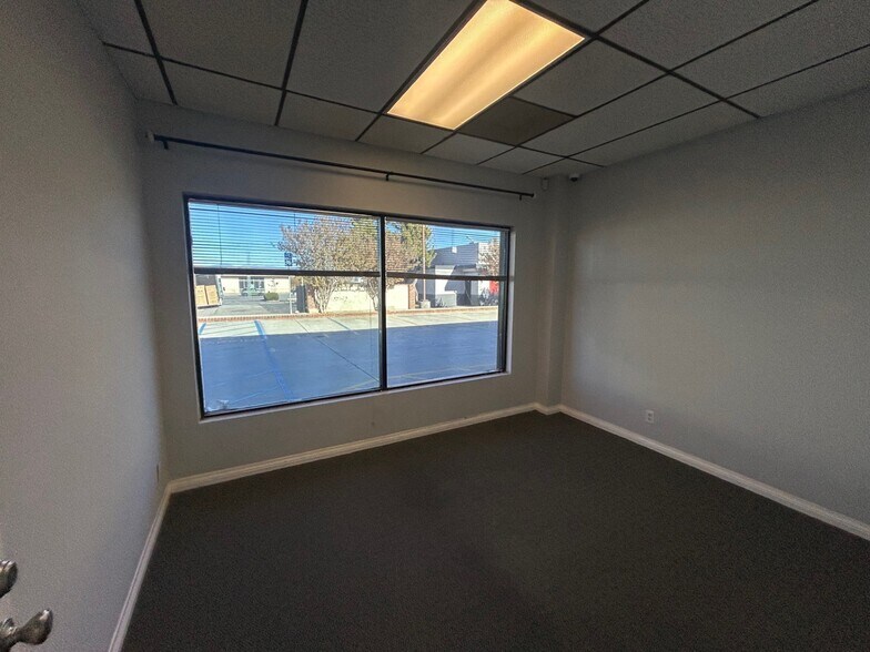 More Photos Of 24777-24890 Apple St, Newhall Flex For Lease