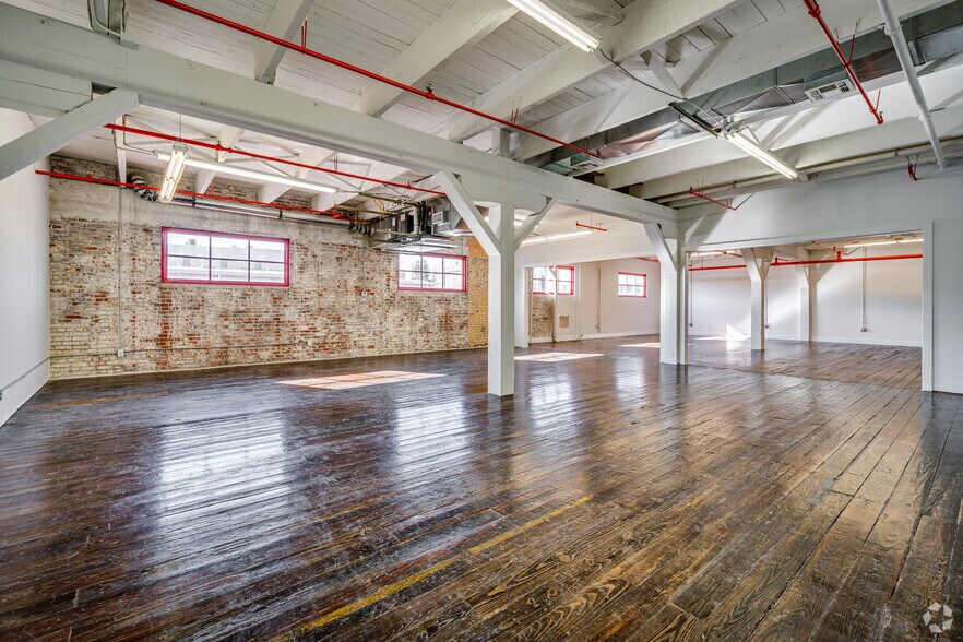 More Photos Of 2315 Commerce St, Houston Unknown For Lease