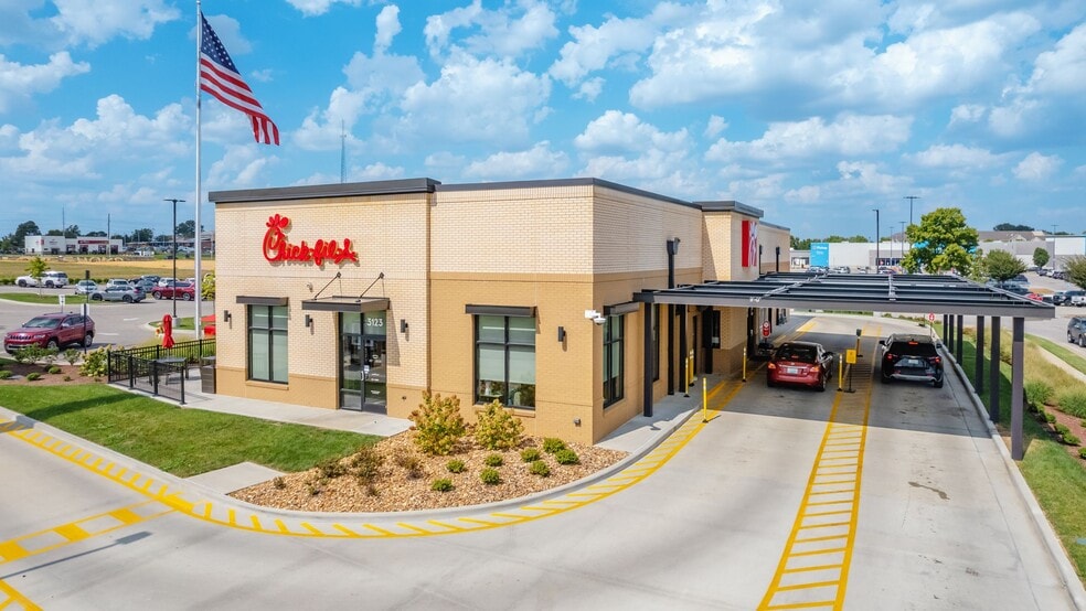 Primary Photo Of 3123 Highway 54, Owensboro Fast Food For Sale