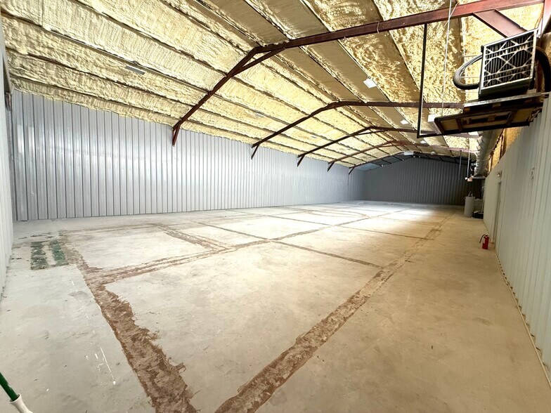 More Photos Of 703 Buschong St, Houston Manufacturing For Lease