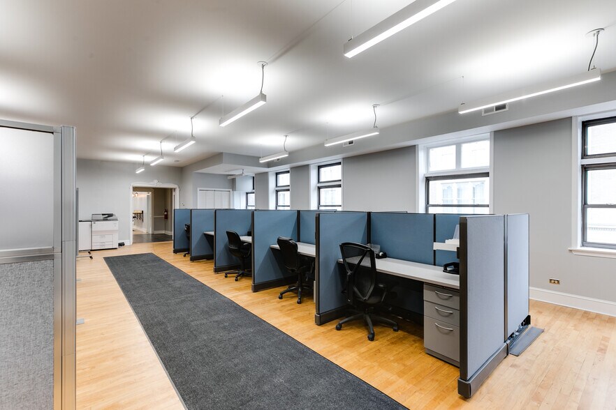 More Photos Of 424 E Grace St, Richmond Bank For Lease