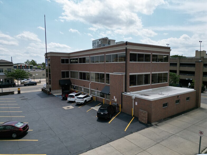 More Photos Of 215 S Center St, Royal Oak Office For Lease