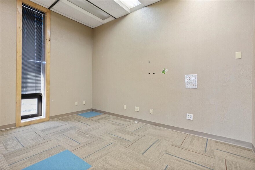 More Photos Of 1904 E 15th St, Cheyenne Office For Sale