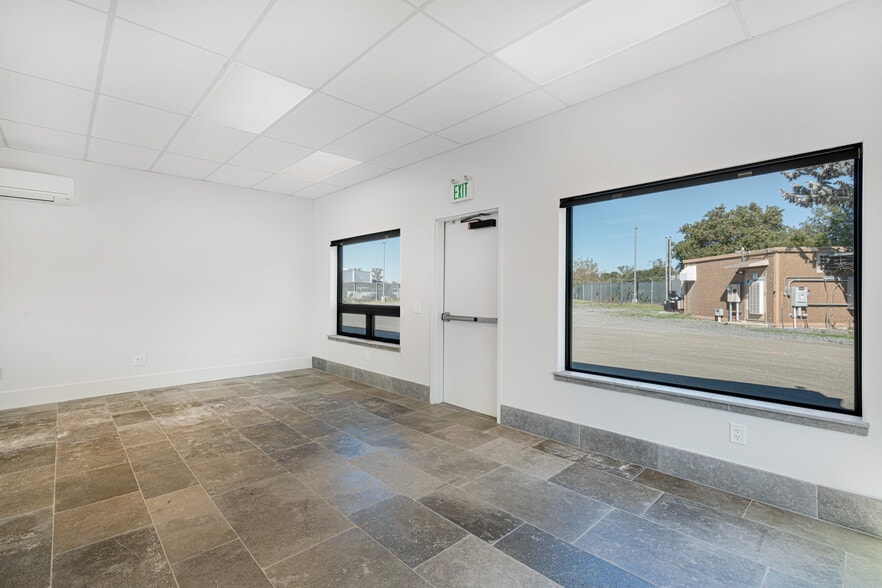 More Photos Of 10342 Old Redwood Hwy, Windsor Warehouse For Sale