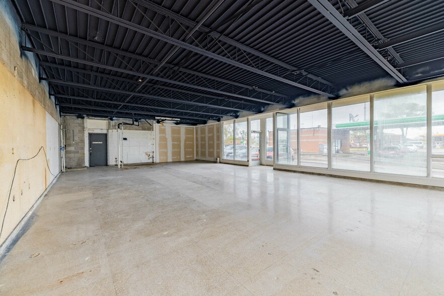 More Photos Of 13630 W Eight Mile Rd, Oak Park Freestanding For Lease