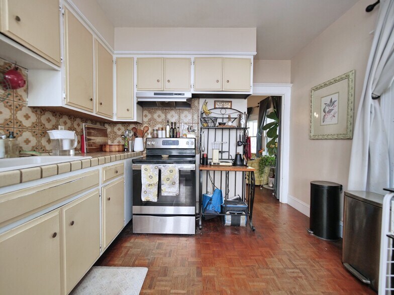 More Photos Of 1901-1903 H St, Sacramento Apartments For Sale