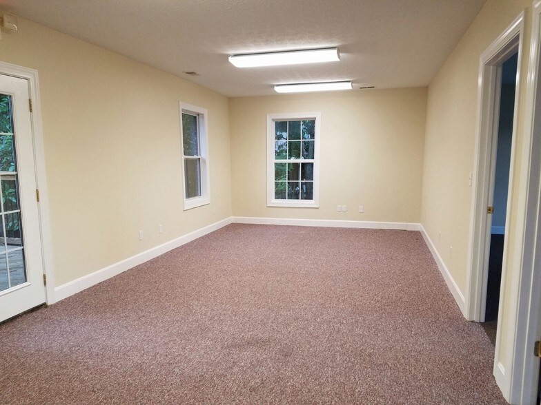 More Photos Of 7301 Fegenbush Ln, Louisville Office For Lease