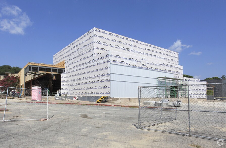 More Photos Of 2015 E Riverside Dr, Austin Unknown For Lease