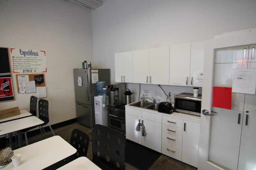More Photos Of 1411 Railroad Ave, Bellingham Storefront For Lease