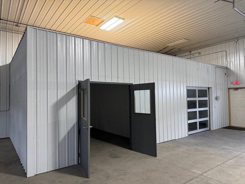 More Photos Of 302 S Birkey St, Bremen Warehouse For Lease