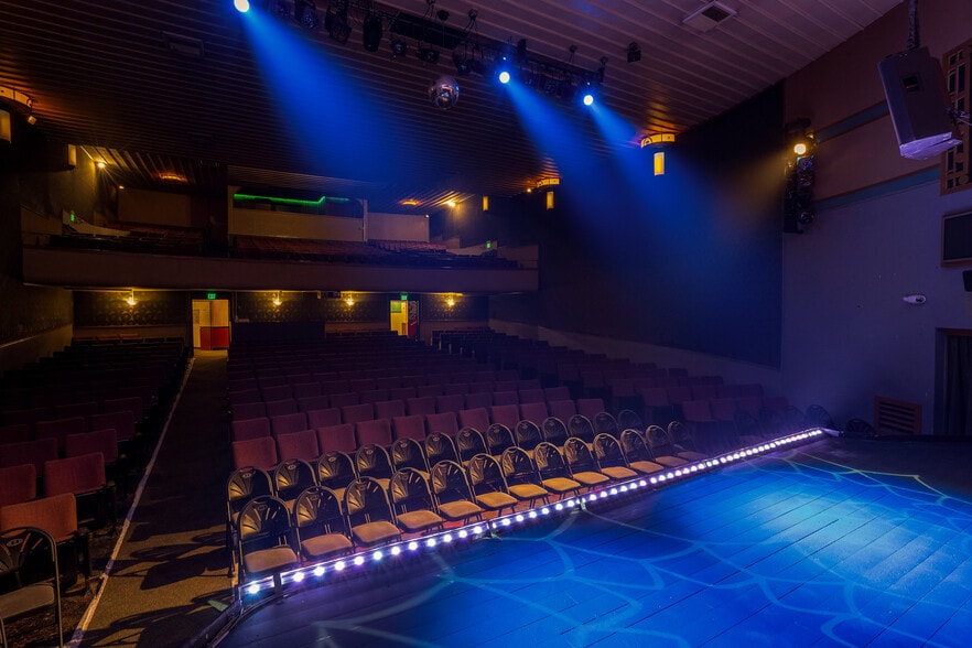 More Photos Of 143 SE H St, Grants Pass Theater Concert Hall For Sale