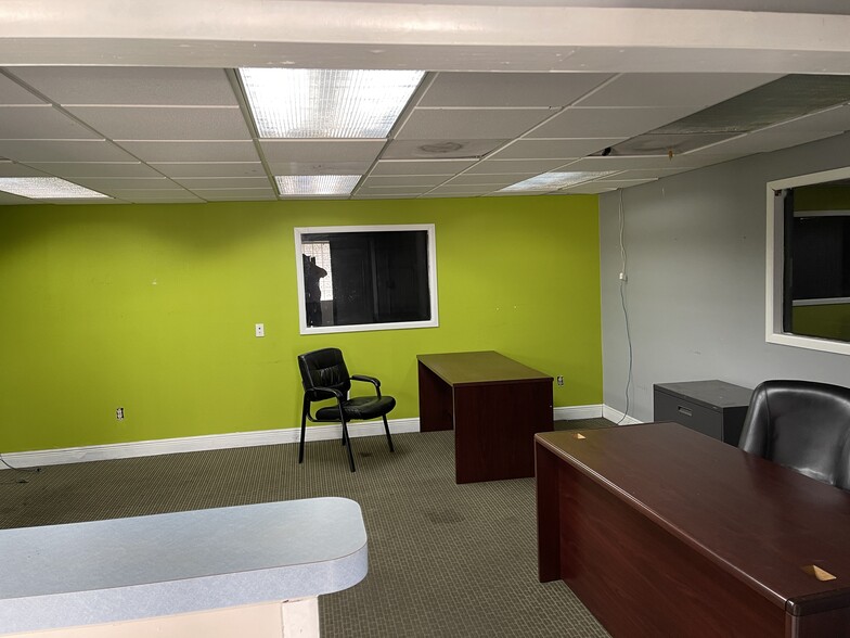 More Photos Of 5731 SW 23rd St, West Park Auto Repair For Lease