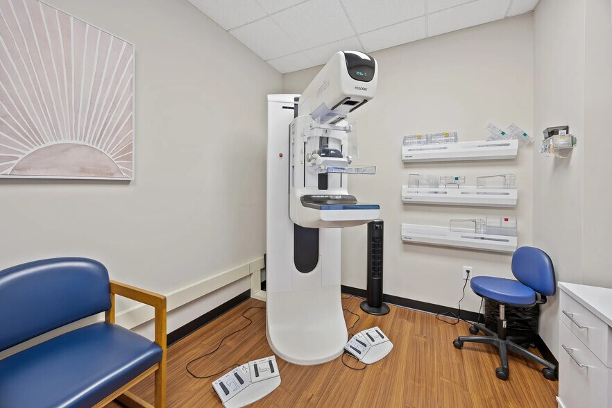 More Photos Of 2000 McDonald Rd, South Elgin Medical For Lease